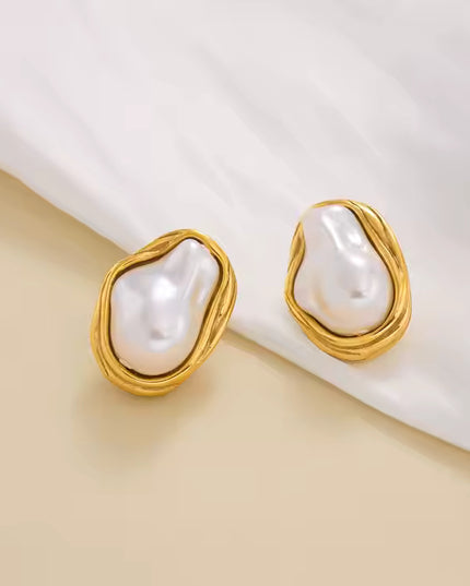 OYSTER LUXE PEARL STUDS