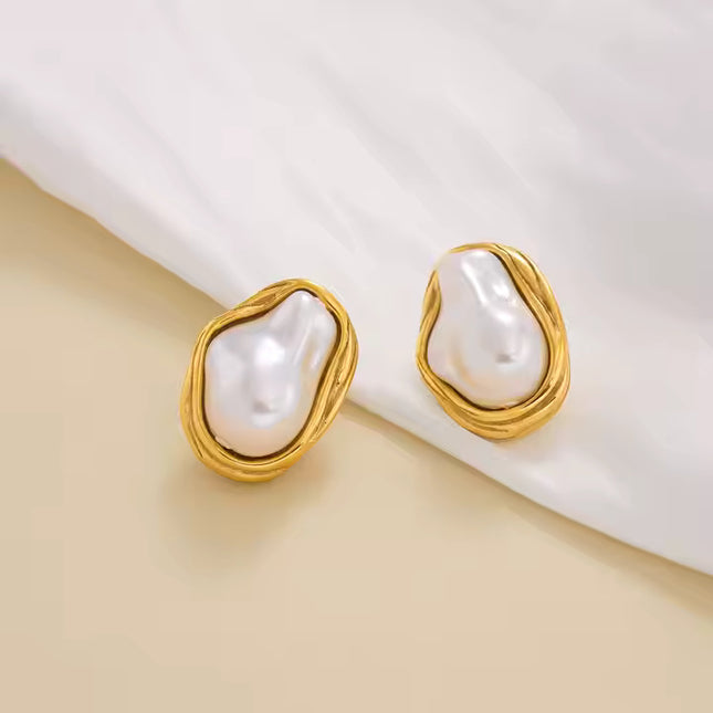 OYSTER LUXE PEARL STUDS