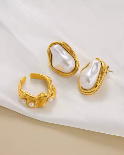 OYSTER LUXE PEARL STUDS